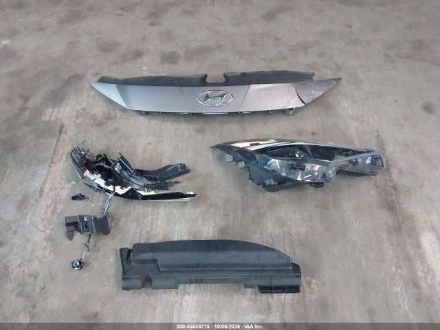 2023 HYUNDAI ELANTRA SE 12