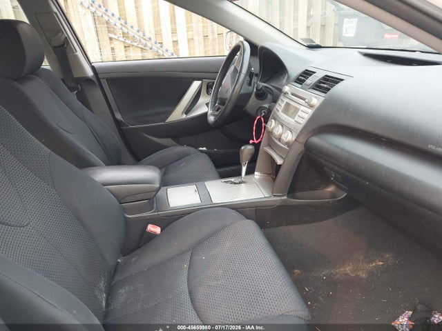 2011 Toyota CAMRY SE photo 5