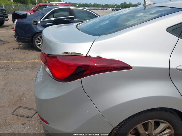 صورة 6 لـ 2015 Hyundai ELANTRA SE