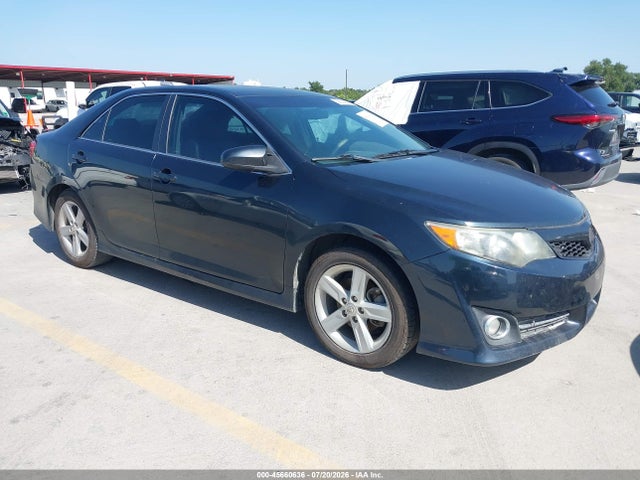 2014 TOYOTA CAMRY SE