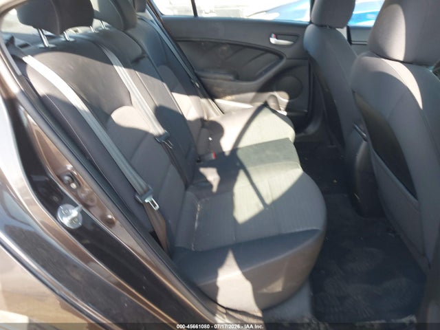 صورة 8 لـ 2017 KIA FORTE LX