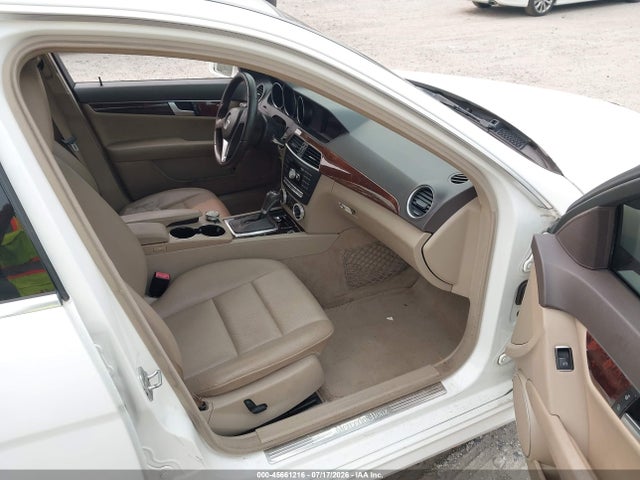 صورة 5 لـ 2013 Mercedes-BENZ C 300 SPORT 4MATIC