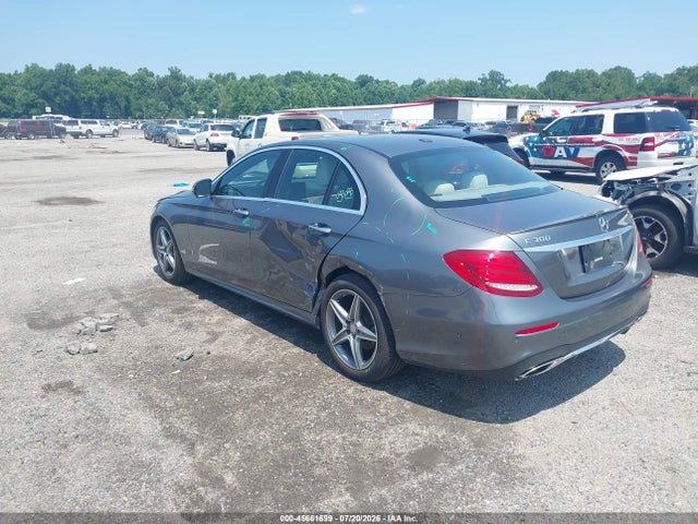 2017 Mercedes-BENZ E 300 4MATIC — фото 3