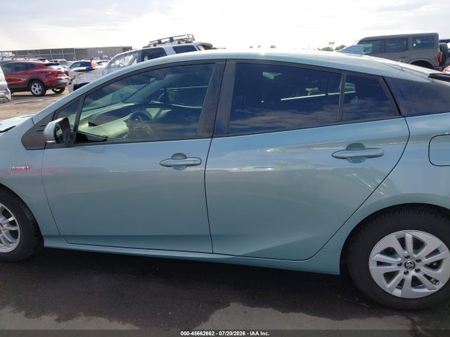 2016 Toyota PRIUS TWO — миниатюра 14