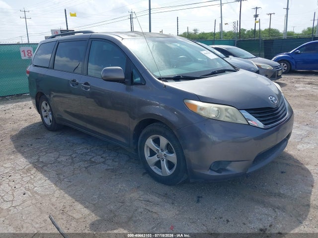2011 TOYOTA SIENNA LE V6