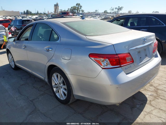2010 Lexus ES 350 photo 3