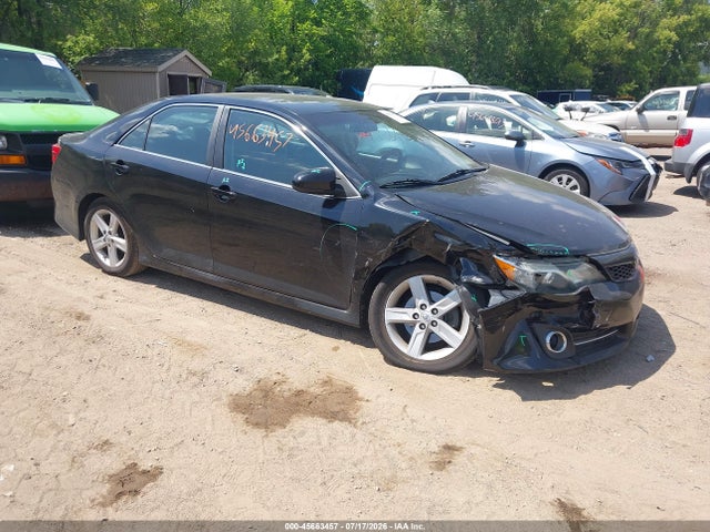 2014 TOYOTA CAMRY SE