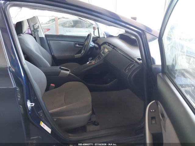 صورة 5 لـ 2015 Toyota PRIUS TWO