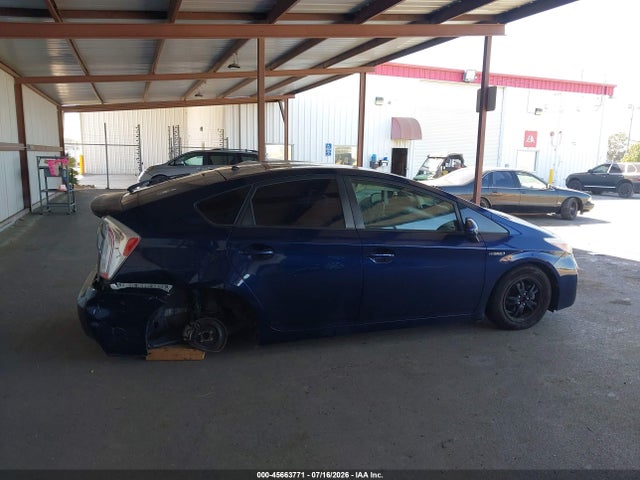 صورة 6 لـ 2015 Toyota PRIUS TWO