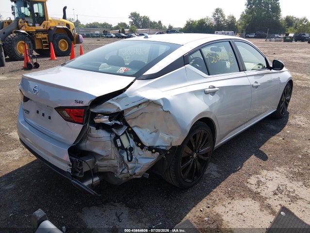2022 Nissan ALTIMA SR FWD photo 4