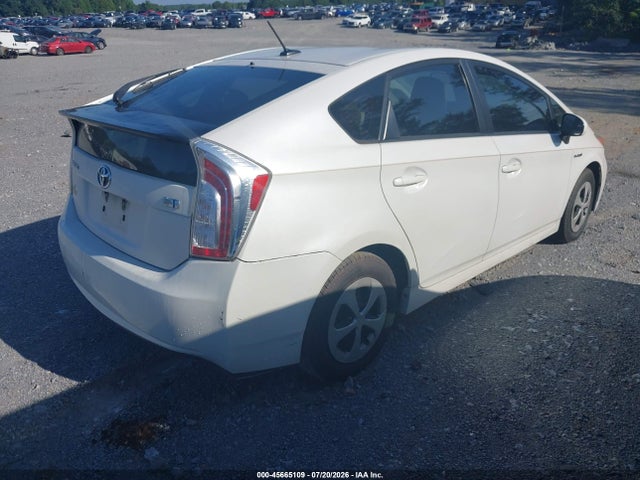 صورة 4 لـ 2014 Toyota PRIUS THREE