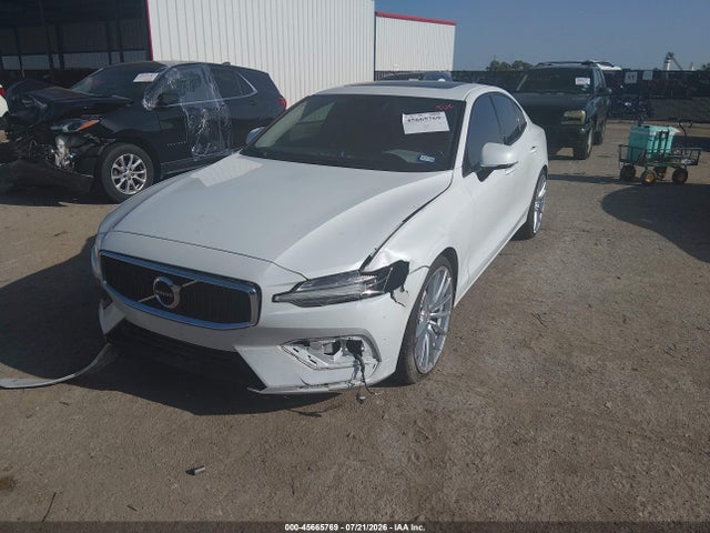 2019 VOLVO S60 T6 MOMENTUM 6