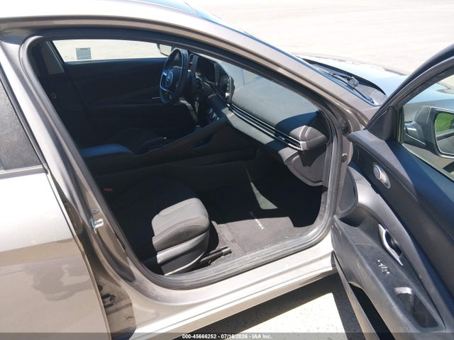 صورة 5 لـ 2023 Hyundai ELANTRA SE