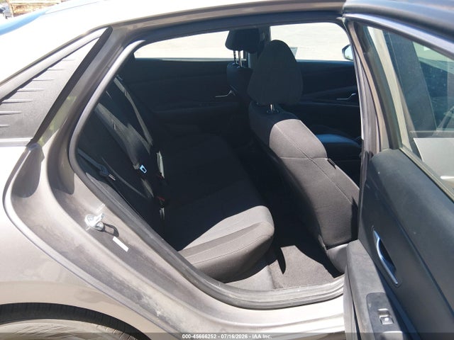 صورة 8 لـ 2023 Hyundai ELANTRA SE