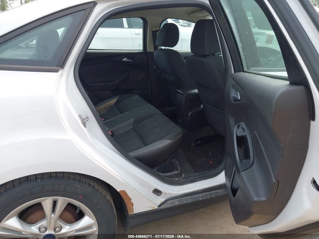 2014 FORD FOCUS SE photo 8