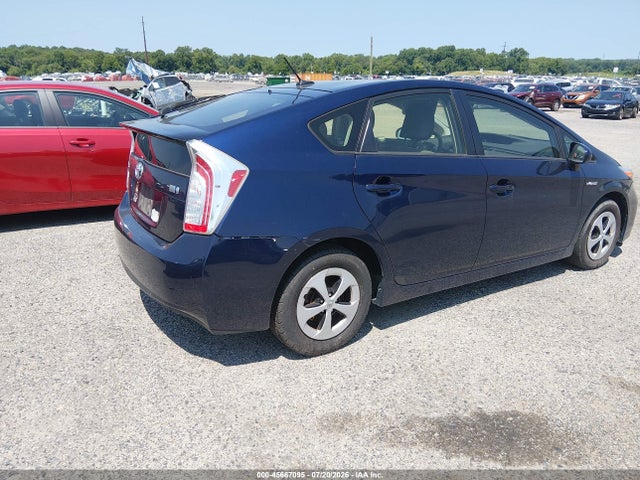 2015 Toyota PRIUS THREE photo 4