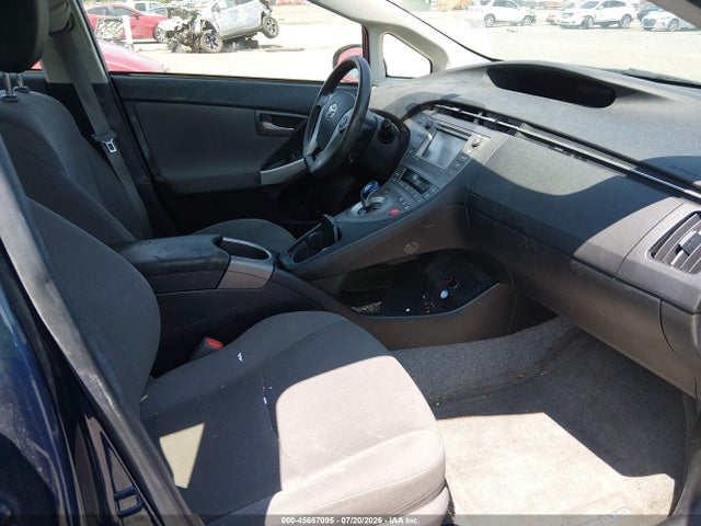 2015 Toyota PRIUS THREE photo 5