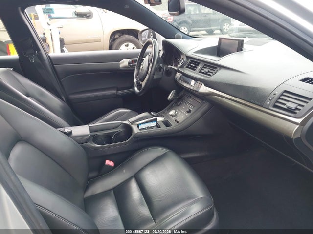 2014 Lexus CT 200H — фото 5