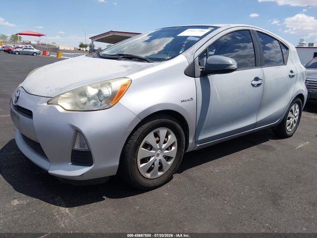 صورة 2 لـ 2012 Toyota PRIUS C TWO