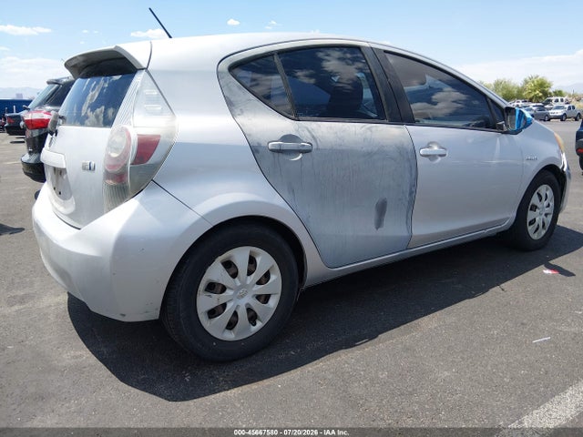 صورة 4 لـ 2012 Toyota PRIUS C TWO