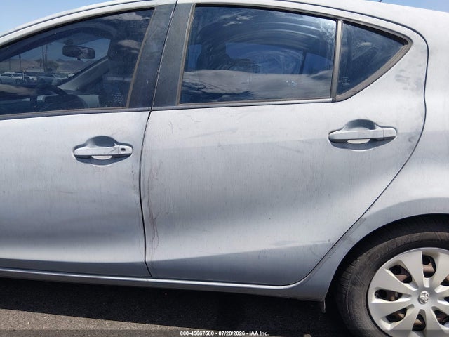 صورة 6 لـ 2012 Toyota PRIUS C TWO