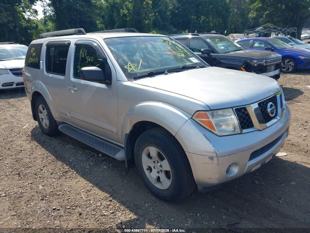 2005 NISSAN PATHFINDE XE