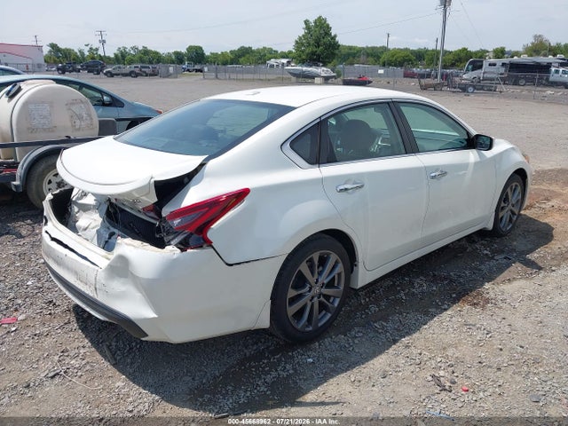 2018 Nissan ALTIMA 2.5 SR — фото 4