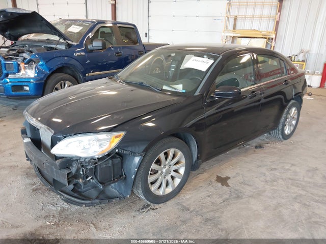 2012 Chrysler 200 TOURING photo 2