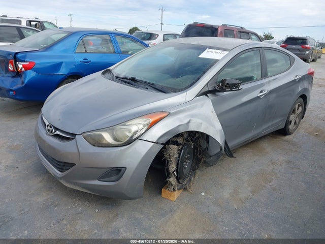 2013 Hyundai ELANTRA GLS 照片 2