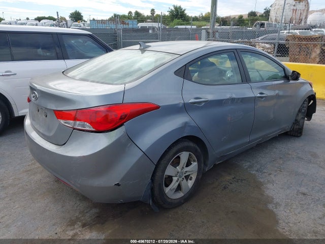 2013 Hyundai ELANTRA GLS 照片 4