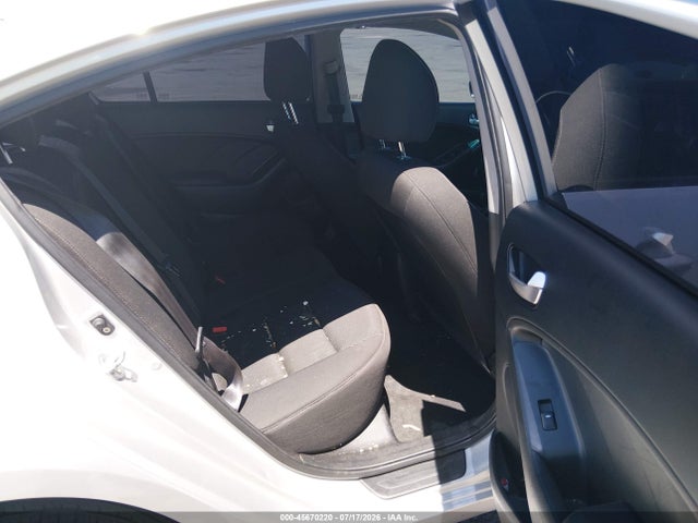 2017 KIA FORTE LX — фото 8