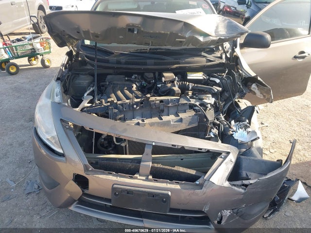 2015 Nissan VERSA 1.6 S+ 照片 10