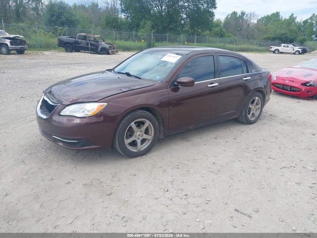2013 Chrysler 200 LX 照片 2