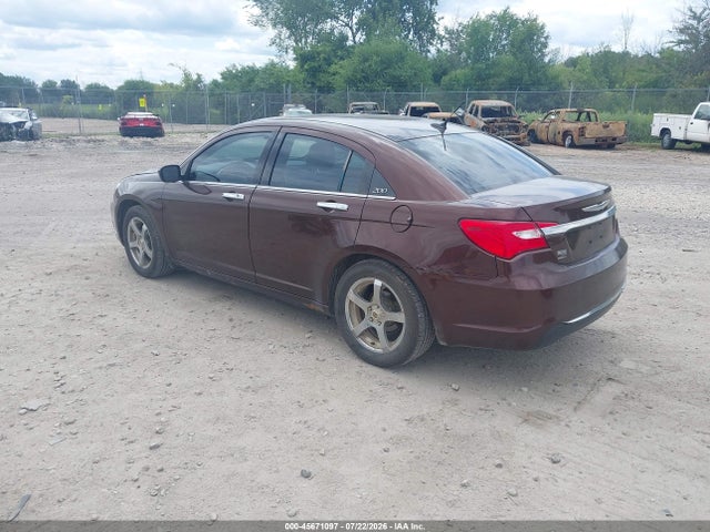 2013 Chrysler 200 LX 照片 3