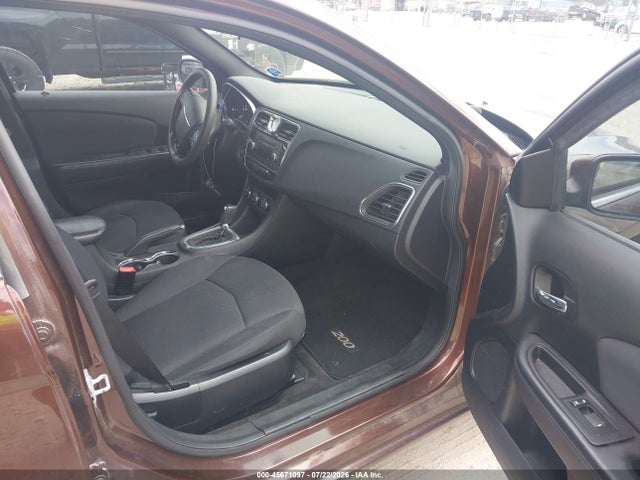 2013 Chrysler 200 LX 照片 5
