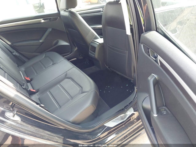 2017 Volkswagen PASSAT 1.8T R-LINE — фото 8