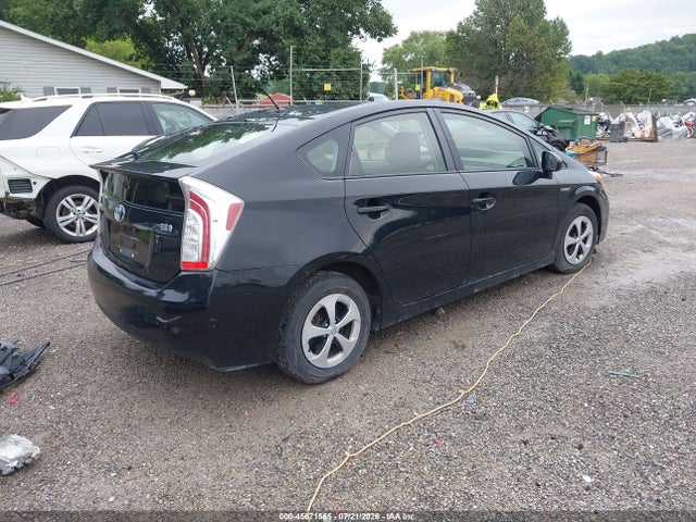 2015 Toyota PRIUS TWO — фото 4