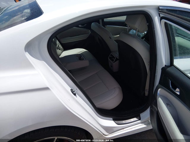 2025 Genesis G70 2.5T RWD — фото 8