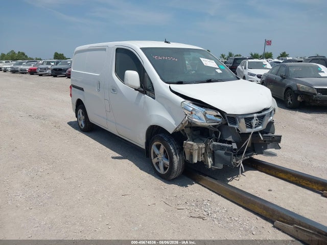2013 NISSAN NV SV