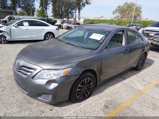 2010 Toyota CAMRY LE — фото 2