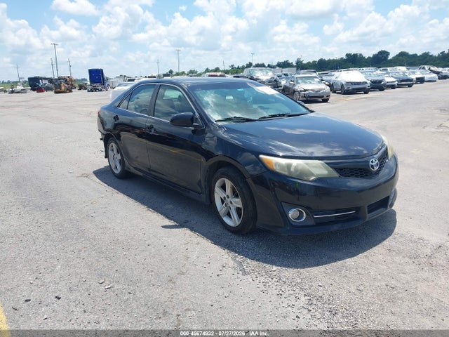 2014 TOYOTA CAMRY SE