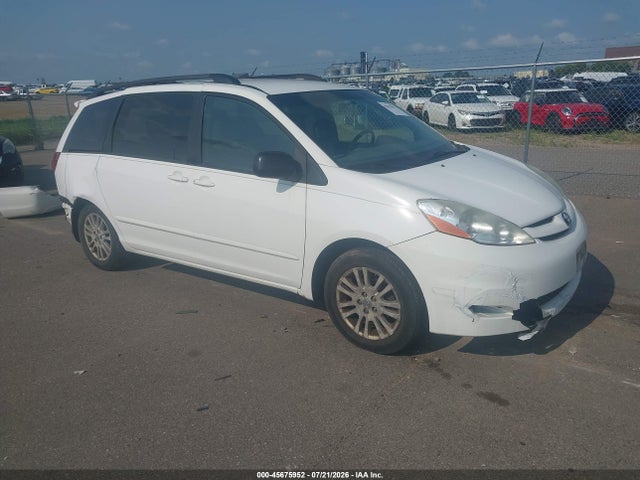 2008 TOYOTA SIENNA LE