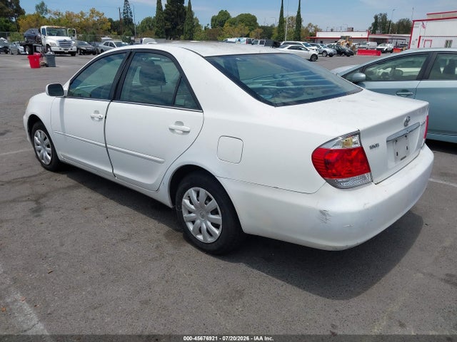 2005 Toyota CAMRY LE photo 3