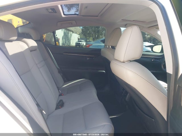 صورة 8 لـ 2017 Lexus ES 350
