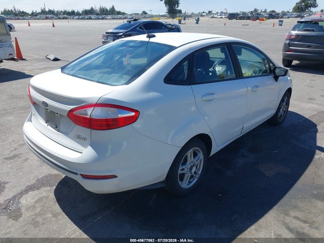 2017 FORD FIESTA SE photo 4
