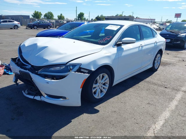 2016 Chrysler 200 LIMITED photo 2