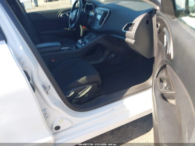 2016 Chrysler 200 LIMITED photo 5