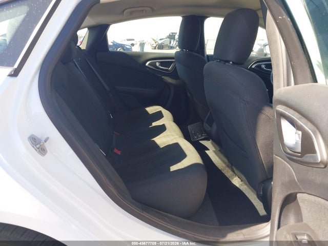 2016 Chrysler 200 LIMITED photo 8