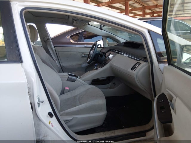 صورة 5 لـ 2012 Toyota PRIUS THREE