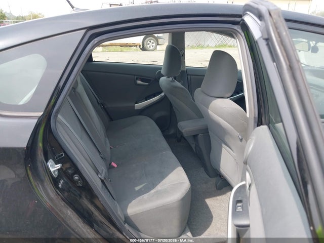 2010 Toyota PRIUS III — фото 8